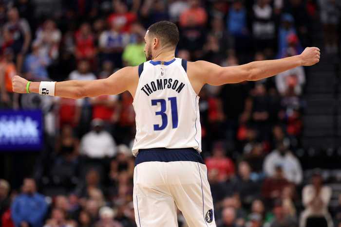 火力依然凶猛！克莱本赛季8次替补投进5+三分 联盟最多